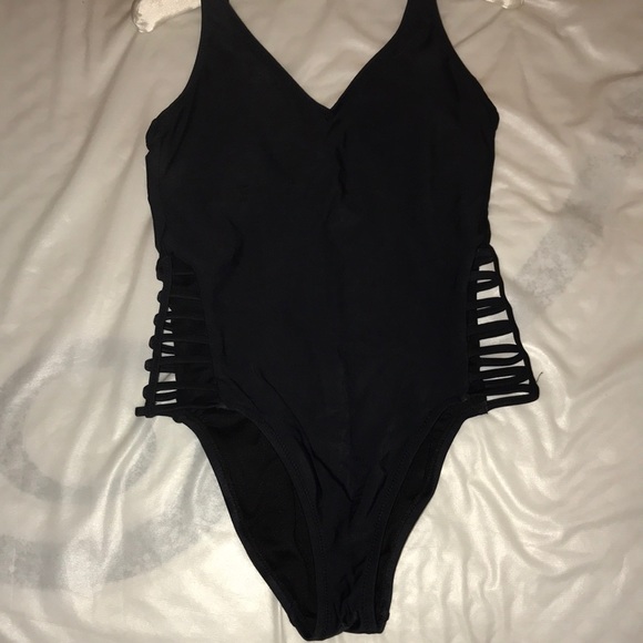 Black bathing suit - Picture 1 of 2